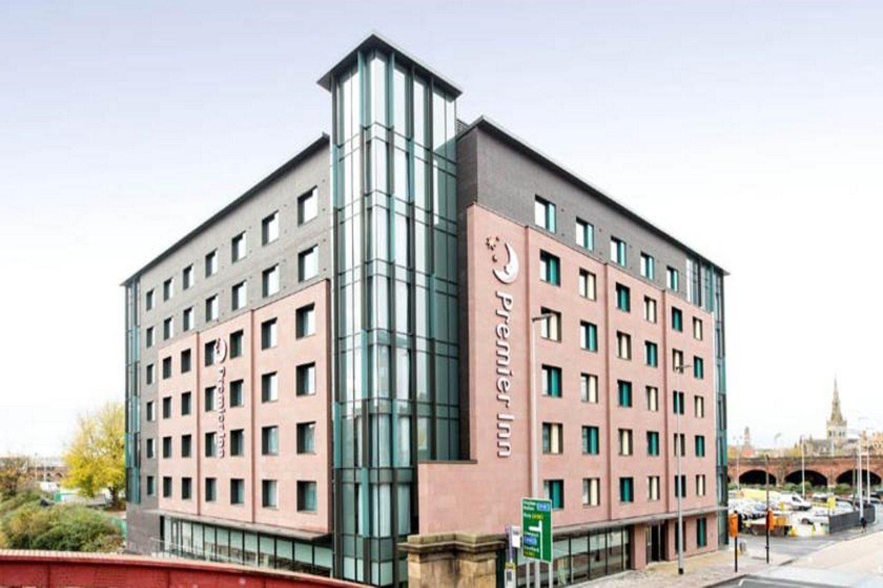 Premier Inn Manchester City Centre Exterior photo